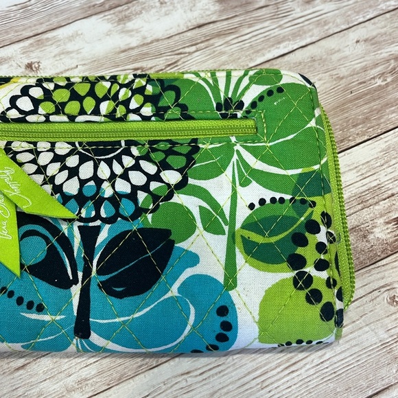 Vera Bradley Limes Up Clutch Wallet Wristlet Neon Floral Pattern Like New - Picture 5 of 13